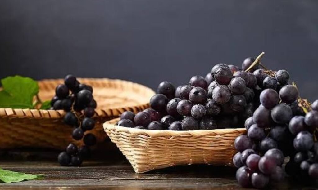 Black Grapes Health Benefits